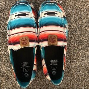 Twisted x serape cruisers